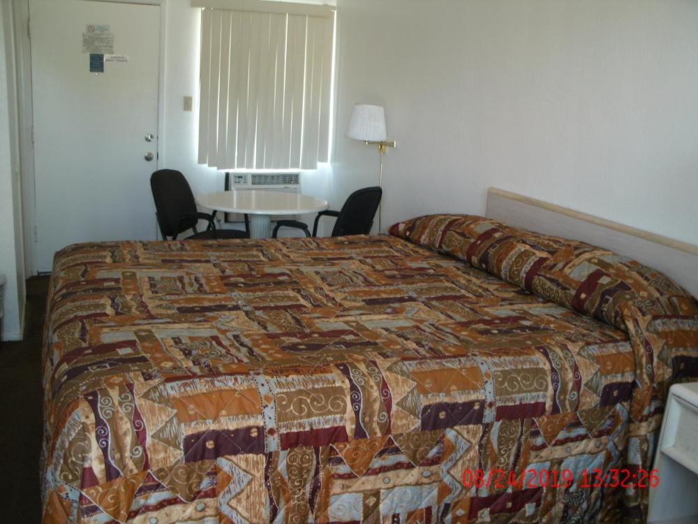 King Room - Non-Smoking interior